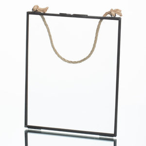 Hanging Metal Frame 8"x10.5"